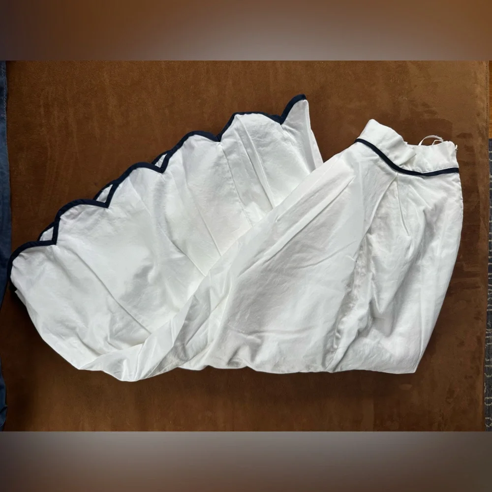 French Connection White Skirt with Navy Scalloped Hem - Picture 9 of 11